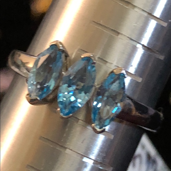 Karis Collection Blue Topaz Ring sz 8 - Picture 1 of 1